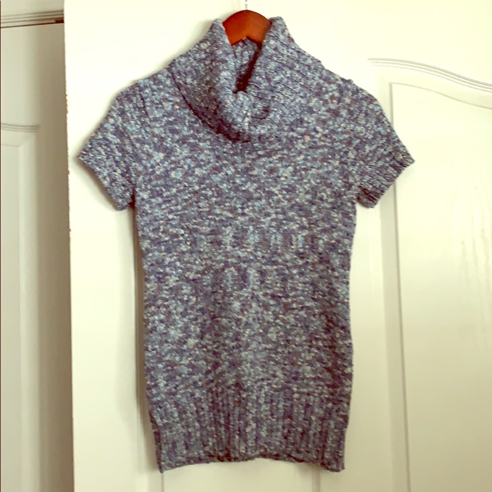 Small Light Blue Short-Sleeved Sweater
